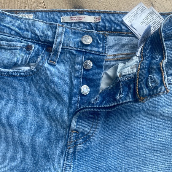 Levi’s Wedgie Straight 26”L - Picture 6 of 8